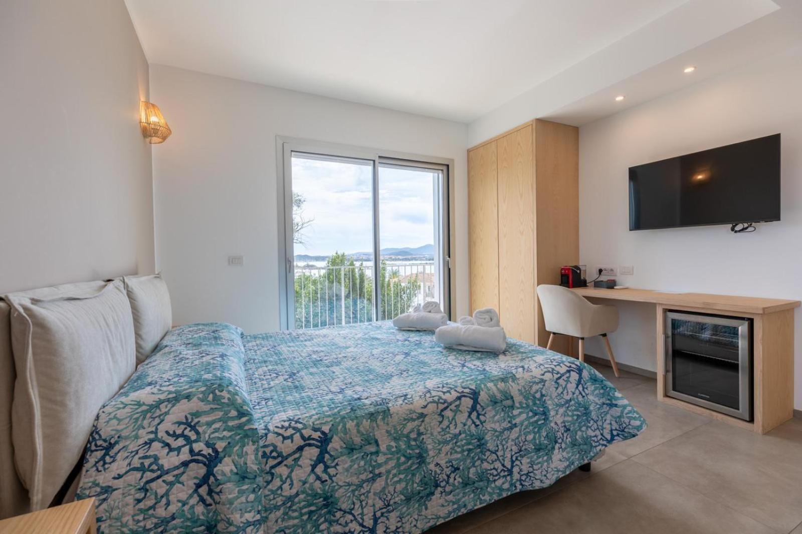 Antares Rooms And Suites Olbia Exterior photo
